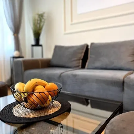 Apartamento Brand New Stylish 1-bedroom With Balcony + Parking Escópia