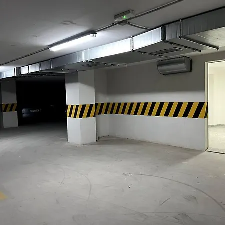 Apartamento Brand New Stylish 1-bedroom With Balcony + Parking