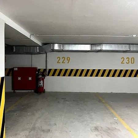 Brand New Stylish 1-bedroom With Balcony + Parking Apartamento Escópia