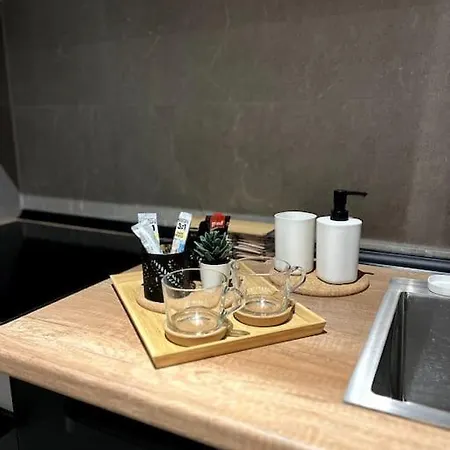 Apartamento Brand New Stylish 1-bedroom With Balcony + Parking
