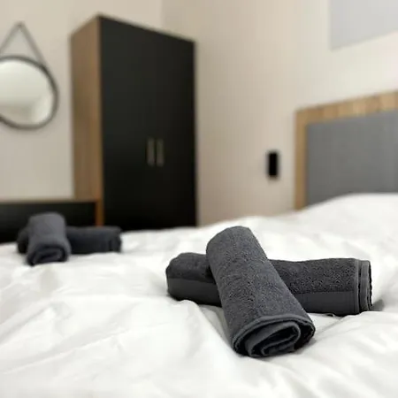 Apartamento Brand New Stylish 1-bedroom With Balcony + Parking