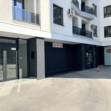 Brand New Stylish 1-bedroom With Balcony + Parking * Escópia