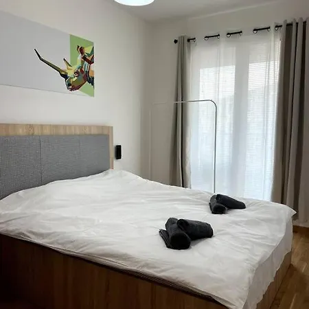 Apartamento Brand New Stylish 1-bedroom With Balcony + Parking *