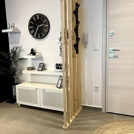Brand New Stylish 1-bedroom With Balcony + Parking Apartamento *