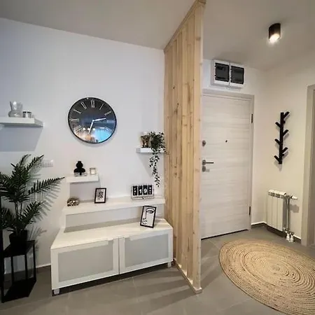 Apartamento Brand New Stylish 1-bedroom With Balcony + Parking